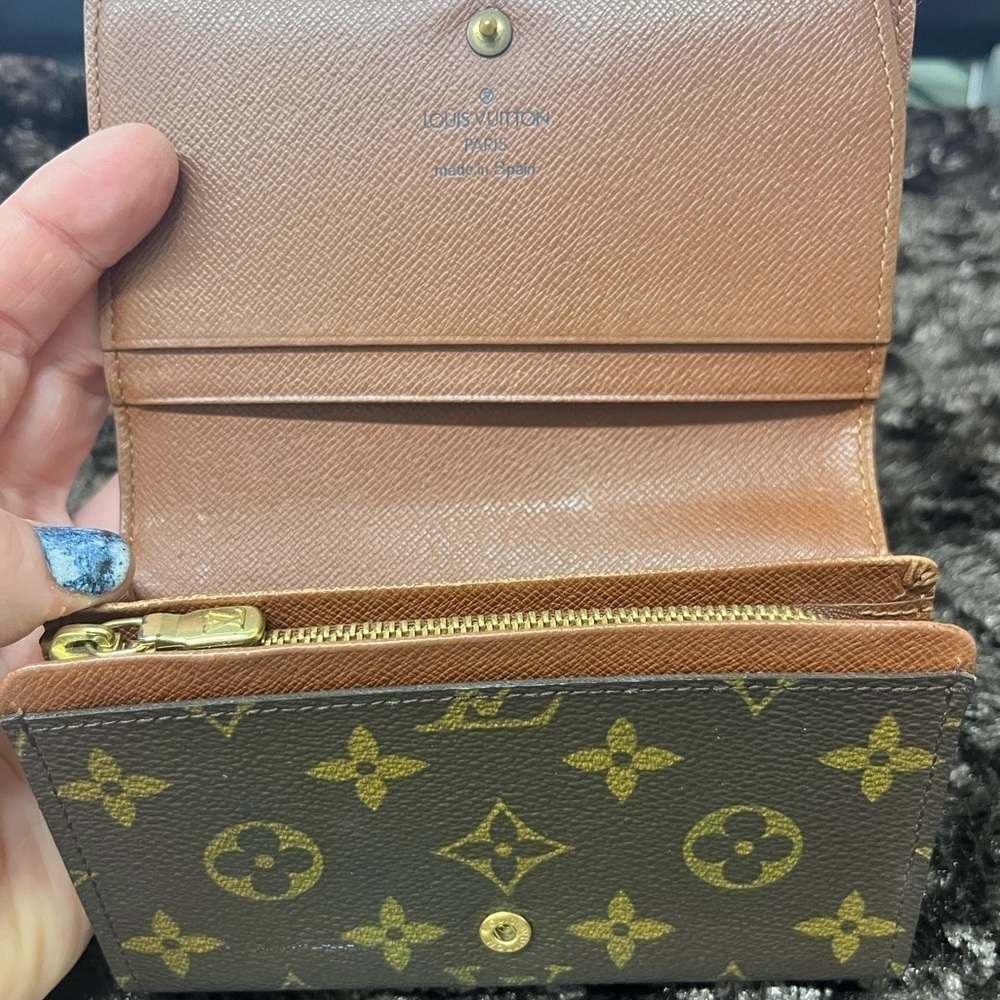 Louis Vuitton Vintage Tressor Canvas Wallet  in Classic Monogram. EUC - Picture 10 of 17